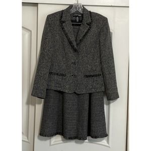 Norton MCNAUGHTON charcoal gray skirt suit size 8/10P with fringe accents